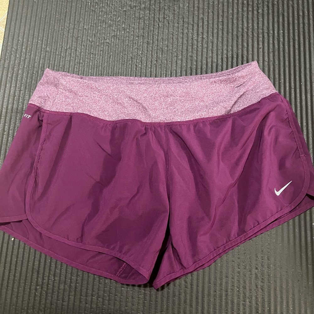 NIKE WOMEN SHORTS